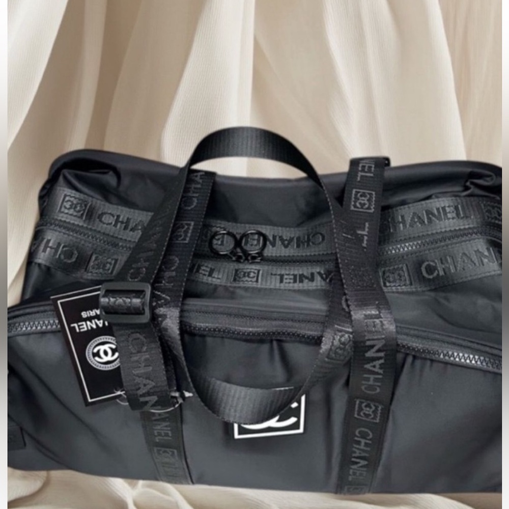 NWT GWP CHANEL DUFFEL BAG💗💗💗 - Picture 3 of 9